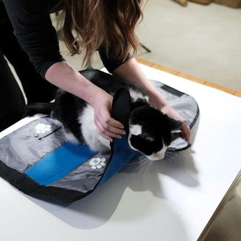 Jokari Animal Hugger Wrap Bag Carrier to Groom Cats, Pets, and Small Dogs or Kittens. Clip Nails, Brush Fur or Hair