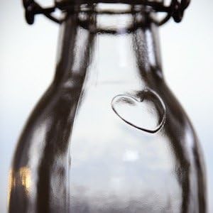 Glass Water Bottle (Peace), Made in USA, Reusable, Swing Lid, BPA-Free, 500 ml, Leak Proof, Dishwasher Safe