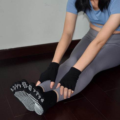 Pilates Socks with Grips for Women Non Slip Yoga Socks for Barre Dance or Hospital Grippy Workout