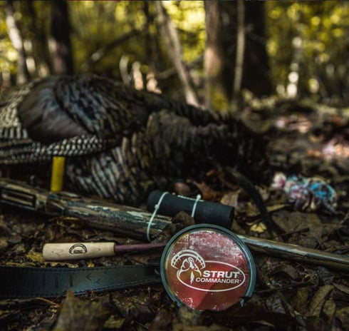 STRUT COMMANDER Turkey Pot Call - Realistic Yelps, Clucks, Cutts, Purrs for Turkey Hunting - Made in USA