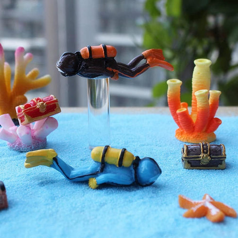 PATKAW 4pcs Mini Scuba Diver Toy, Resin Action Figure for Fish Tank Aquarium Landscape Ornaments