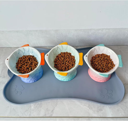 Raised Tilted Ceramic Cat Food Bowl - Cute Fish Shape Elevated Slanted Dish for Kitty Feeding, Ergonomic Anti Vomiting