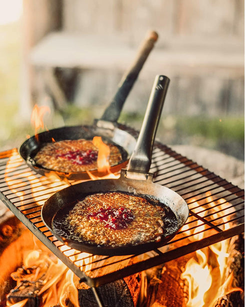 Hunter Pan with Metal Folding Handle for Outdoor Cooking, Roasting Over Open Fire or Grill, Cast Iron