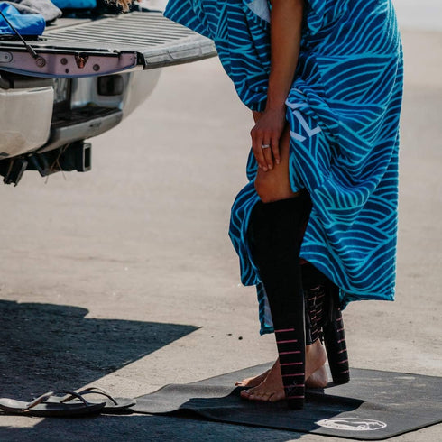 Malo'o Neoprene Wetsuit Changing Mat - Protect Your Gear with Comfort
