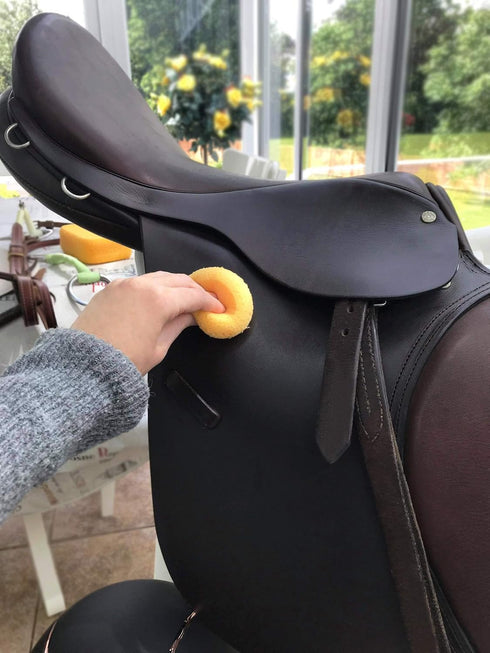 Premium Synthetic Horse Tack Sponges: 12pc Value Pack with Cotton Bag for Saddles, Bridles, Boots, Leather Care