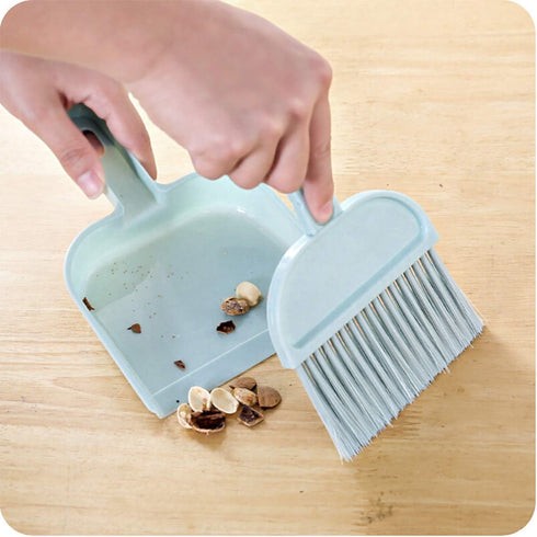 Cage Cleaner for Guinea Pigs, Rypet, Mini Dustpan and Brush Set Cleaning Tool for Small Animals (1 Pack)
