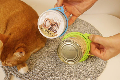 Comtim Pet Food Can Lids - Silicone Can Covers for Dog Cat Food, Universal Size Fit, 2 Pack with Spoon