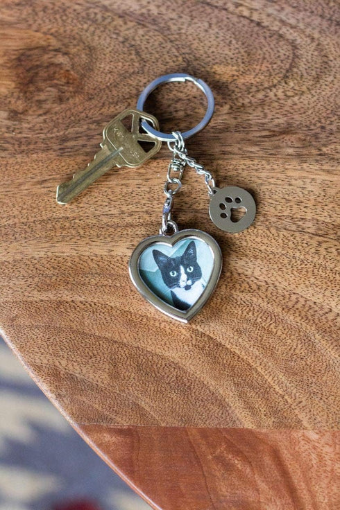 Pearhead Photo Keychain Pet Locket, Dog or Cat Photo Frame Keychain with Paw Print Charm