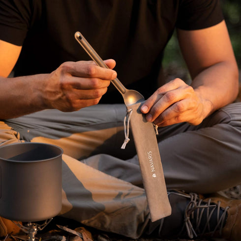 Navaris Long Handle Metal Spoons (Set of 2) - 8.4" (21.5cm) Ultra Lightweight Cutlery for Camping and Backpacking