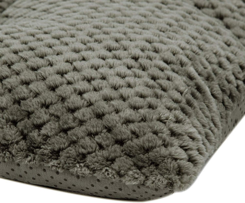 WONDER MIRACLE Fuzzy Deluxe Pet Beds, Super Plush Dog or Cat Beds for Crates (15" x 23", S-Eagle Grey)