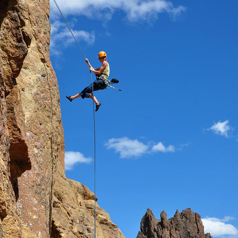 SOB 40KN Rescue Figure 8 Descender, Belay Rappel Equipment, 7075 Aluminum Alloy for Climbing Device