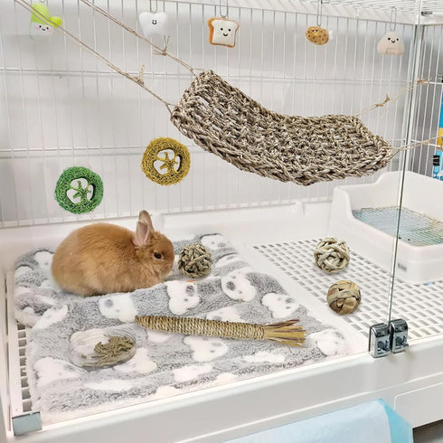 Chinchilla Hamiledyi Rabbit Seagrass Activity Mat Bunny Toy Hanging Rabbit Chew Toys for Teeth Enrichment Toys Seagrass