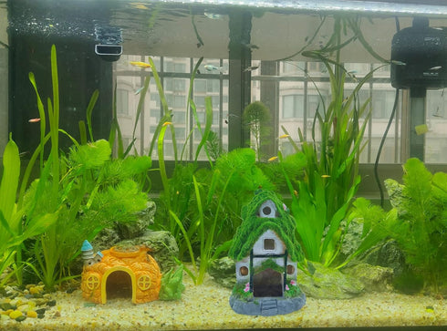 Aquarium Decorations Fish Hideout House, Betta Cave with Green Lifelike Moss (Garden Shed)