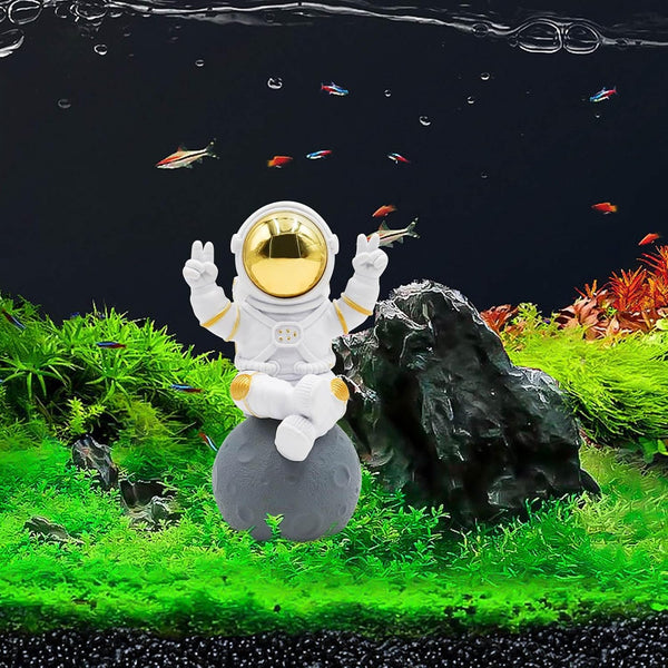 Astronaut Statue Fish Tank Decor, Resin Spaceman Small Aquarium Decorations, Cute Mini Space Figure