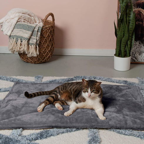 Furhaven ThermaNAP Self-Warming Cat Bed, Washable Quilted Faux Fur Reflective Bed Mat for Indoor Cats & Dogs, Gray,