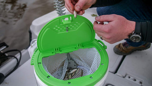 Flambeau Tackle Outdoors Bait Butler 6092BB - Live Bait Retrieval System with Integrated Lid and Net