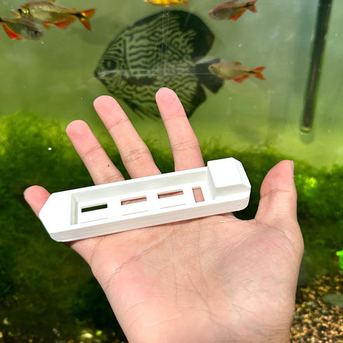 Aquarium Feeder Frozen Blood Worm Boat for Fish Tank Feeding (White)