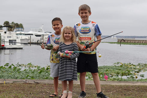 Kid Casters Blue Camo No Tangle Fishing Combo with Bobber, Practice Casting Plug