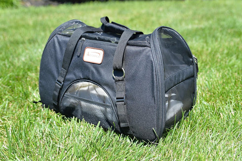 Armarkat PC101B Roll Away Pet Carrier, Black